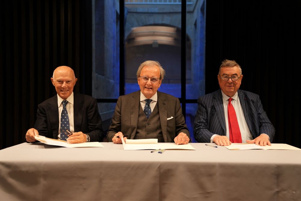 Monsieur José Desfilis, Président de la Fondation Jacqueline de Chabannes, Monsieur Michel Dufranc, Maire de La Brède, et Monsieur Denis Mollat, gérant de la librairie Mollat - ©Librairie Mollat