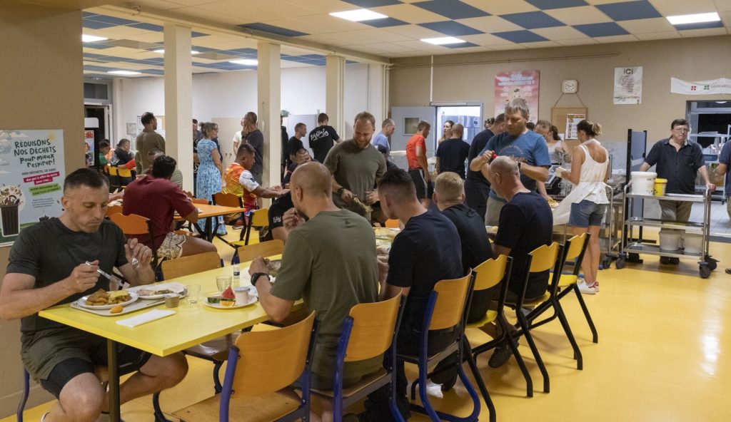 Service à l'ecole élémentaire Jean Cazauvieilh Accueil des Sapeurs Pompiers - Août 2026